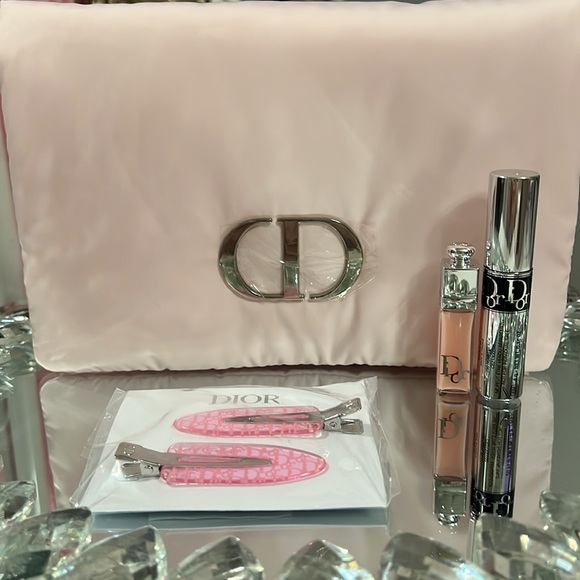 Dior Pink Clutch—Pink Dior Logo Hair Accessory & 2 Deluxe Samples - Picture 6 of 12